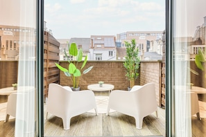 Standardzimmer, 1 King-Bett, Balkon (Bath) | Allergikerbettwaren, Minibar, Zimmersafe, Schreibtisch