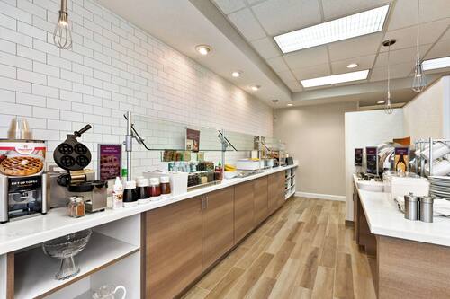 Petit déjeuner en libre-service compris tous les jours