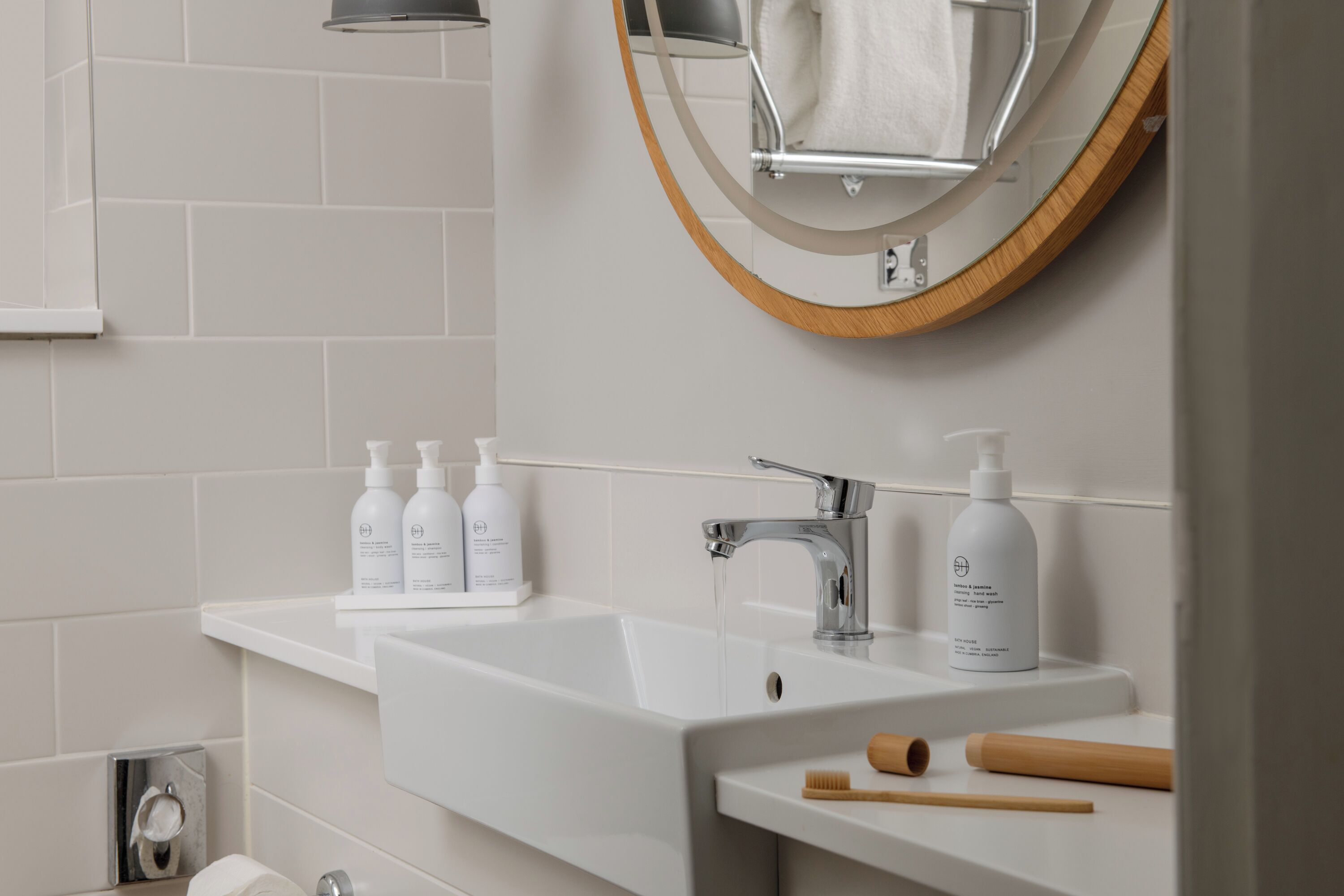 cosy double | bathroom | combined shower/bathtub, free toiletries, hair dryer, bathrobes