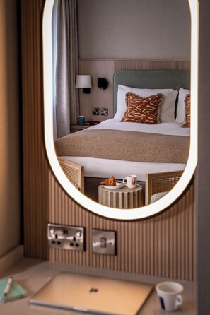 Suite – junior, 1 kingsize-seng | Individuelt dekorert, skrivebord, strykejern/-brett og wi-fi (inkludert)