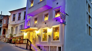 A multi-story hotel with illuminated windows and a neon sign. - Divas Hotel (Istanbul)