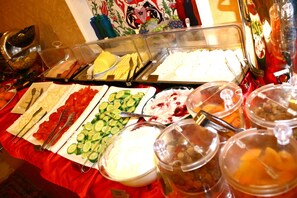 Desayuno buffet todos los días (con cargo) 