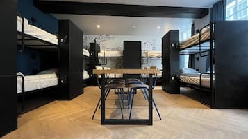 共用宿舍 (1 Bed in Dorm - 12 persons) | 房內夾萬、熨斗/熨衫板、免費 Wi-Fi、床單