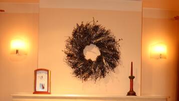 Breakfast and dinner served, international cuisine