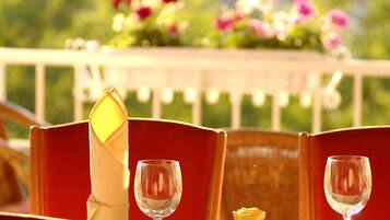 Breakfast and dinner served, international cuisine