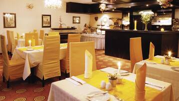 Breakfast (CZK 6 per person)