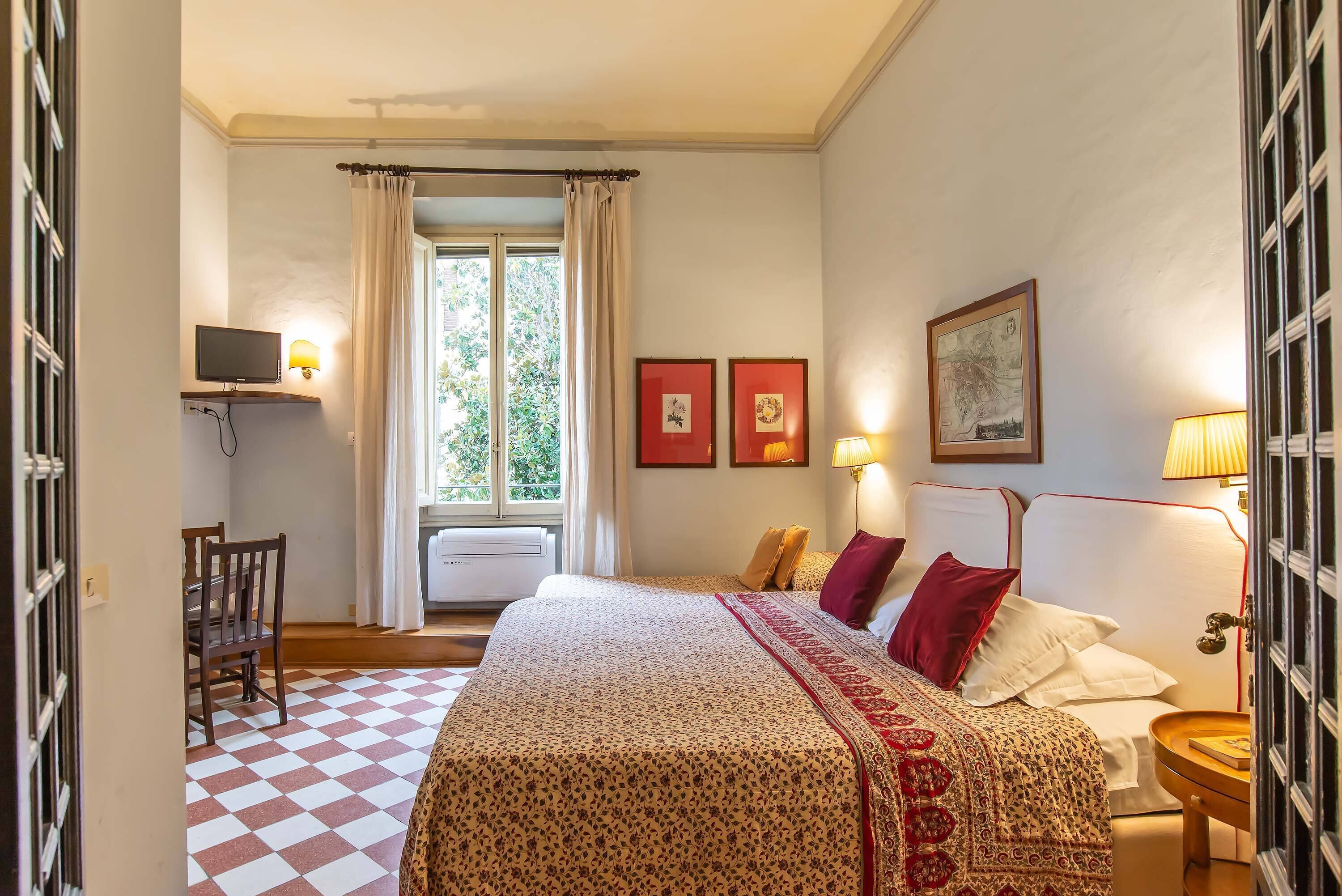 minibar, in-room safe, desk, laptop workspace