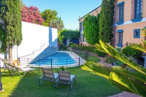 Seasonal outdoor pool, pool loungers