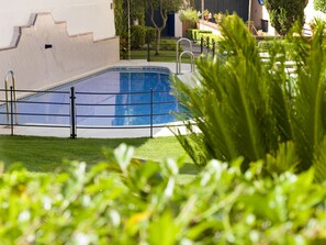 Seasonal outdoor pool, sun loungers