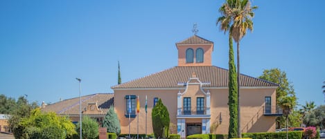 واجهة المنشأة