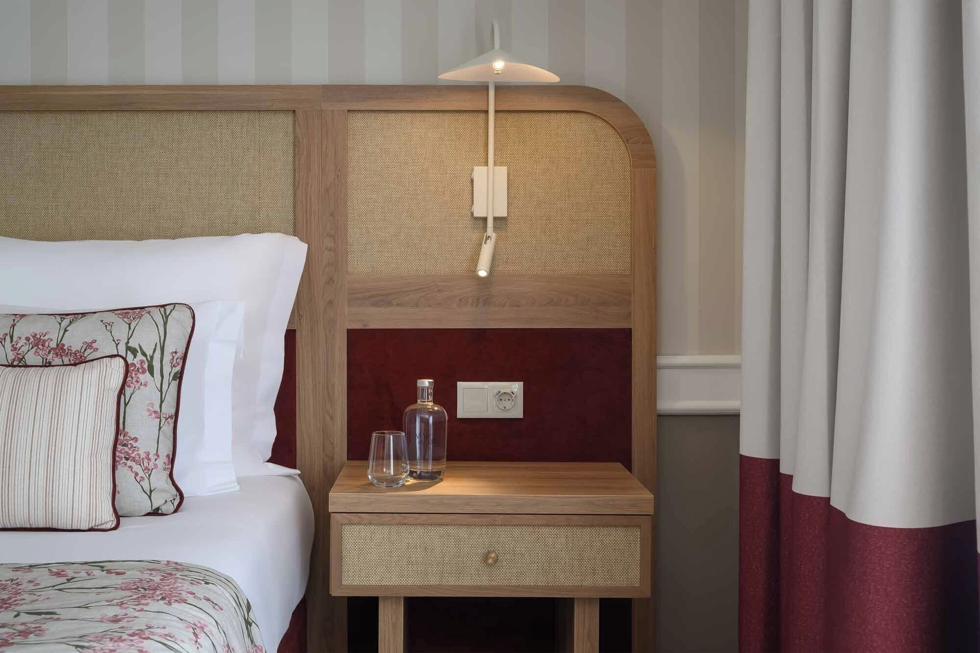 classic room, balcony, pool view | 1 bedroom, minibar, in-room safe, desk