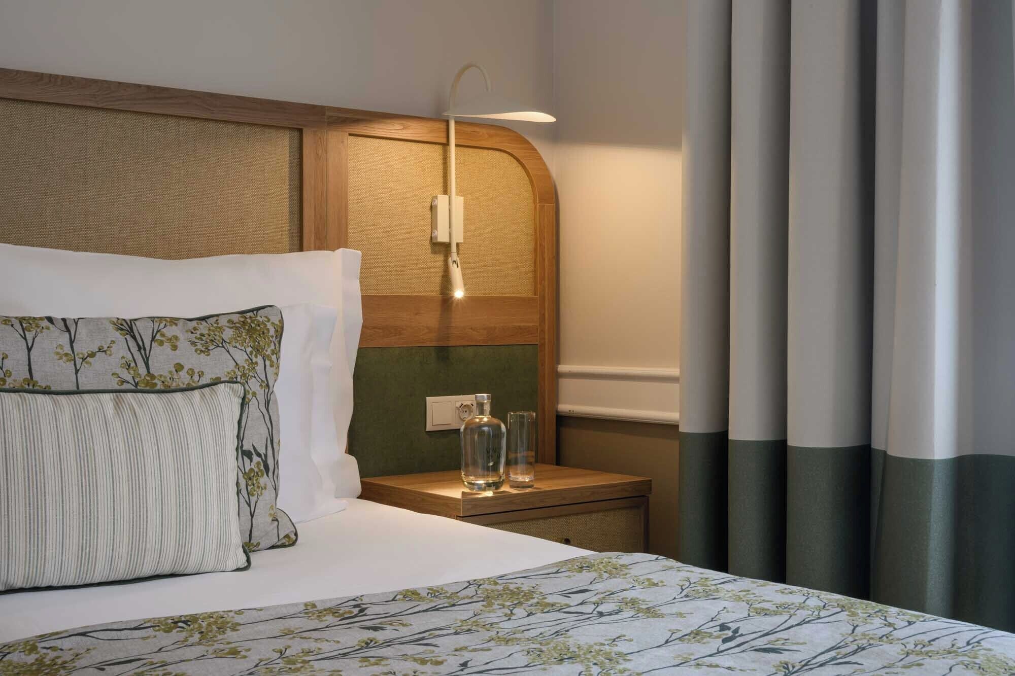 classic room, city view | 1 bedroom, minibar, in-room safe, desk