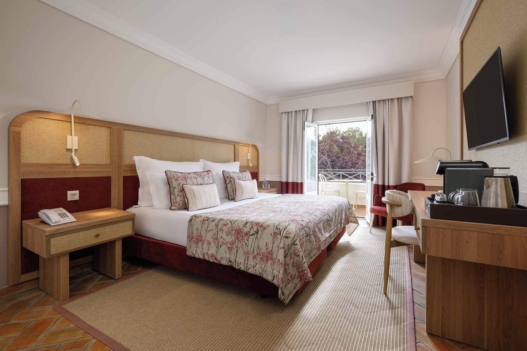 高级房, 阳台, 花园景观 | 迷你吧、客房内保险箱、办公桌、免费 WiFi