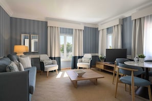 Suite | Living area | TV, pay movies