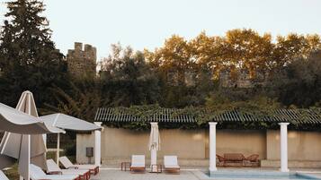 Außenpool, Liegestühle