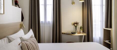 Double Room | In-room safe, desk, soundproofing, free WiFi