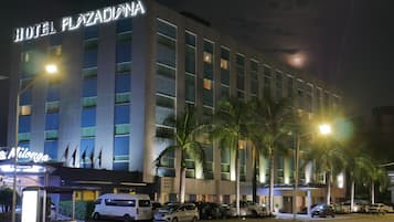 Fachada del alojamiento - Noche