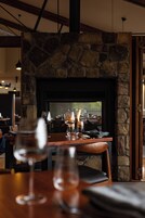 Se sirven almuerzos y cenas, cocina regional