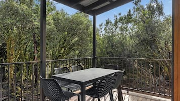 Deluxe 2 Bedroom Cabin - Sleeps 4 | Terrace/patio