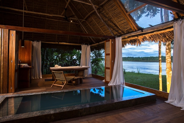 Kroppsbehandlingar, djupmassage, kroppsskrubb, reflexologi och massage