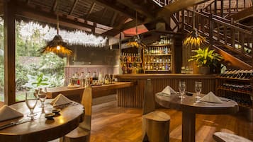 Bar (en la propiedad)