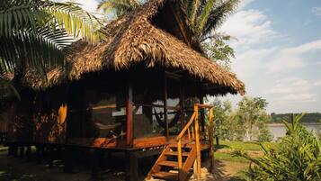 Bungalow, uitzicht op rivier | Balkon