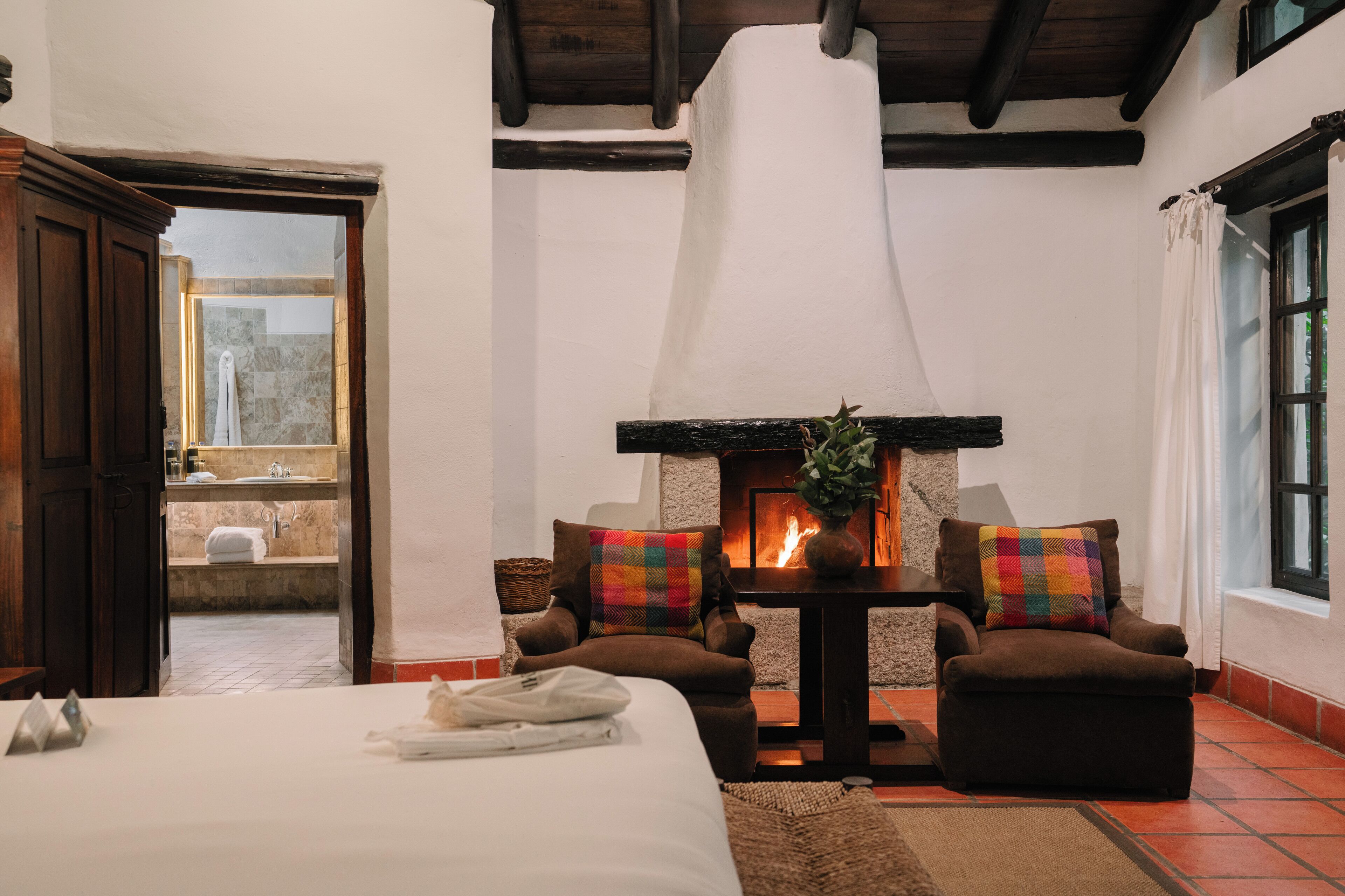 Habitación Deluxe | Ropa de cama de alta calidad, minibar, caja fuerte y camas supletorias