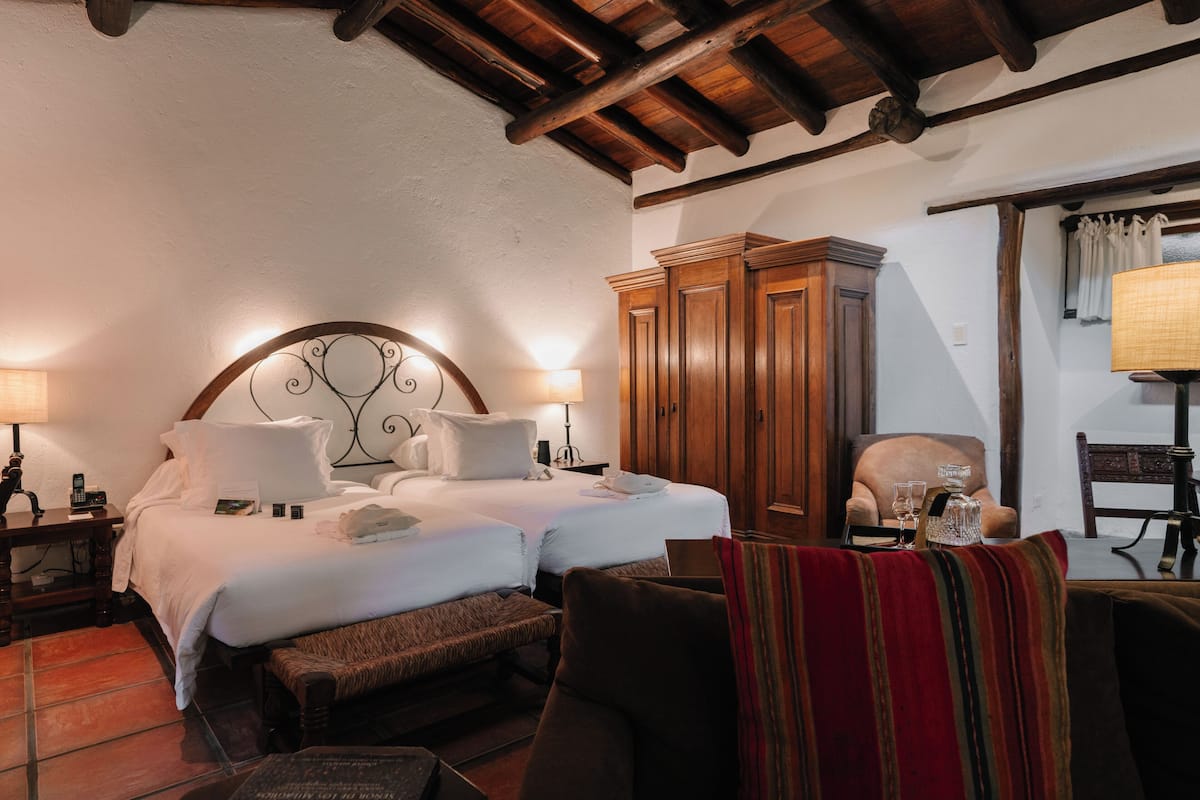 Suite | Ropa de cama de alta calidad, minibar, caja fuerte y camas supletorias