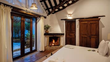 Habitación junior | Ropa de cama de alta calidad, minibar, caja fuerte y camas supletorias