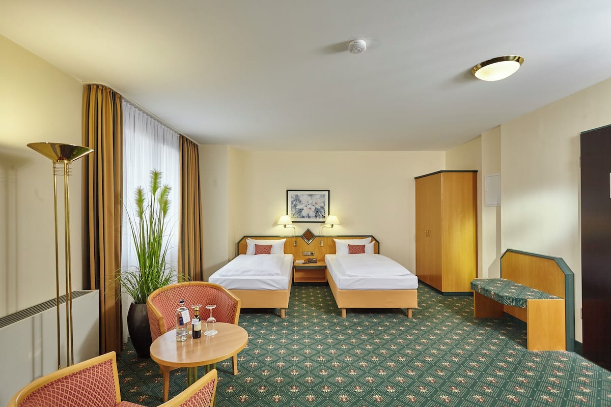 Premium bedding, desk, blackout curtains, free WiFi