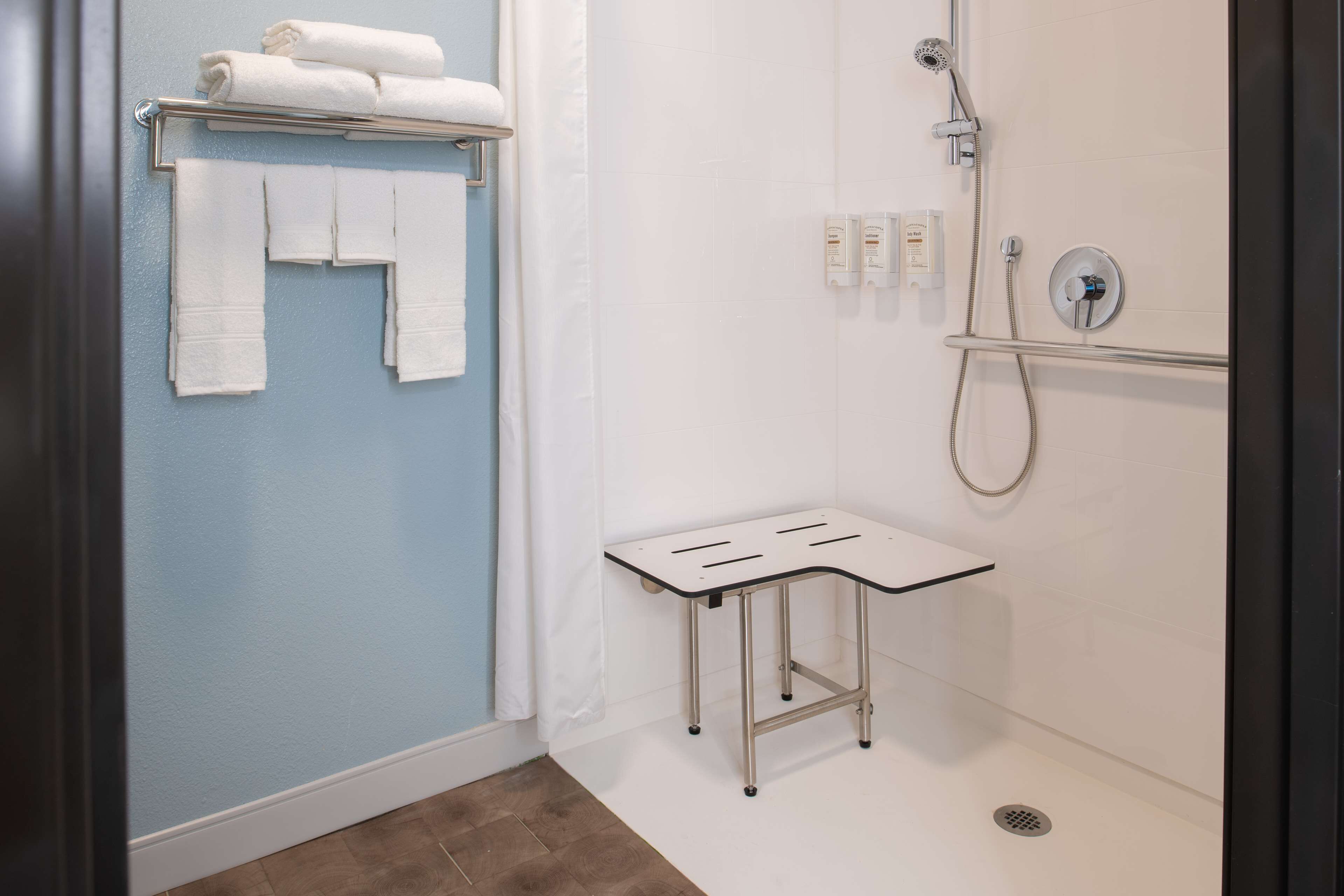 combined shower/bathtub, free toiletries, hair dryer, towels