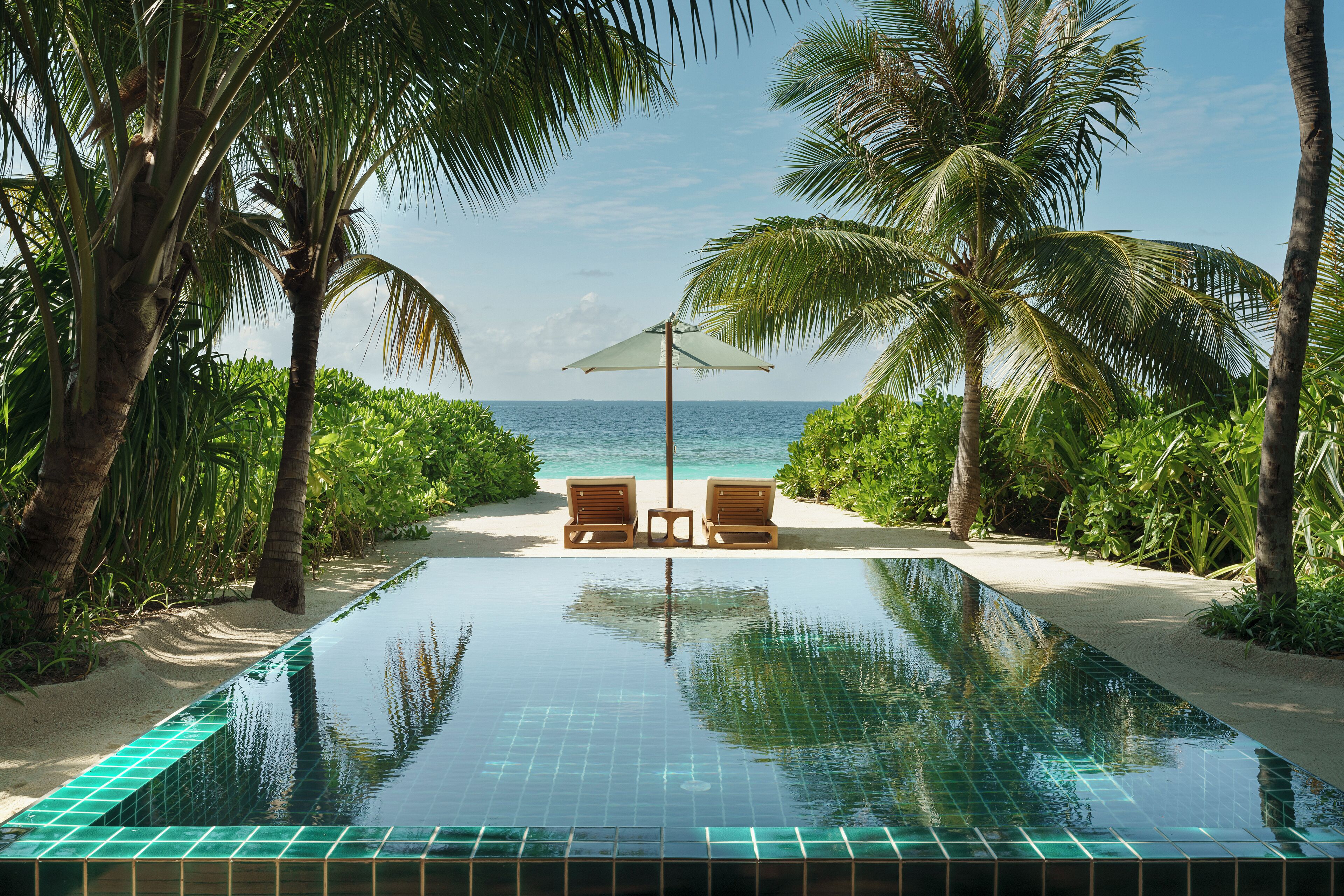 Deluxe Beach Bungalow with Pool | 高級寝具、ミニバー、セーフティボックス (室内)、客室ごとに異なる装飾