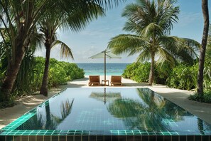 Deluxe Beach Bungalow with Pool | Bộ đồ giường cao cấp, minibar, két bảo mật tại phòng 