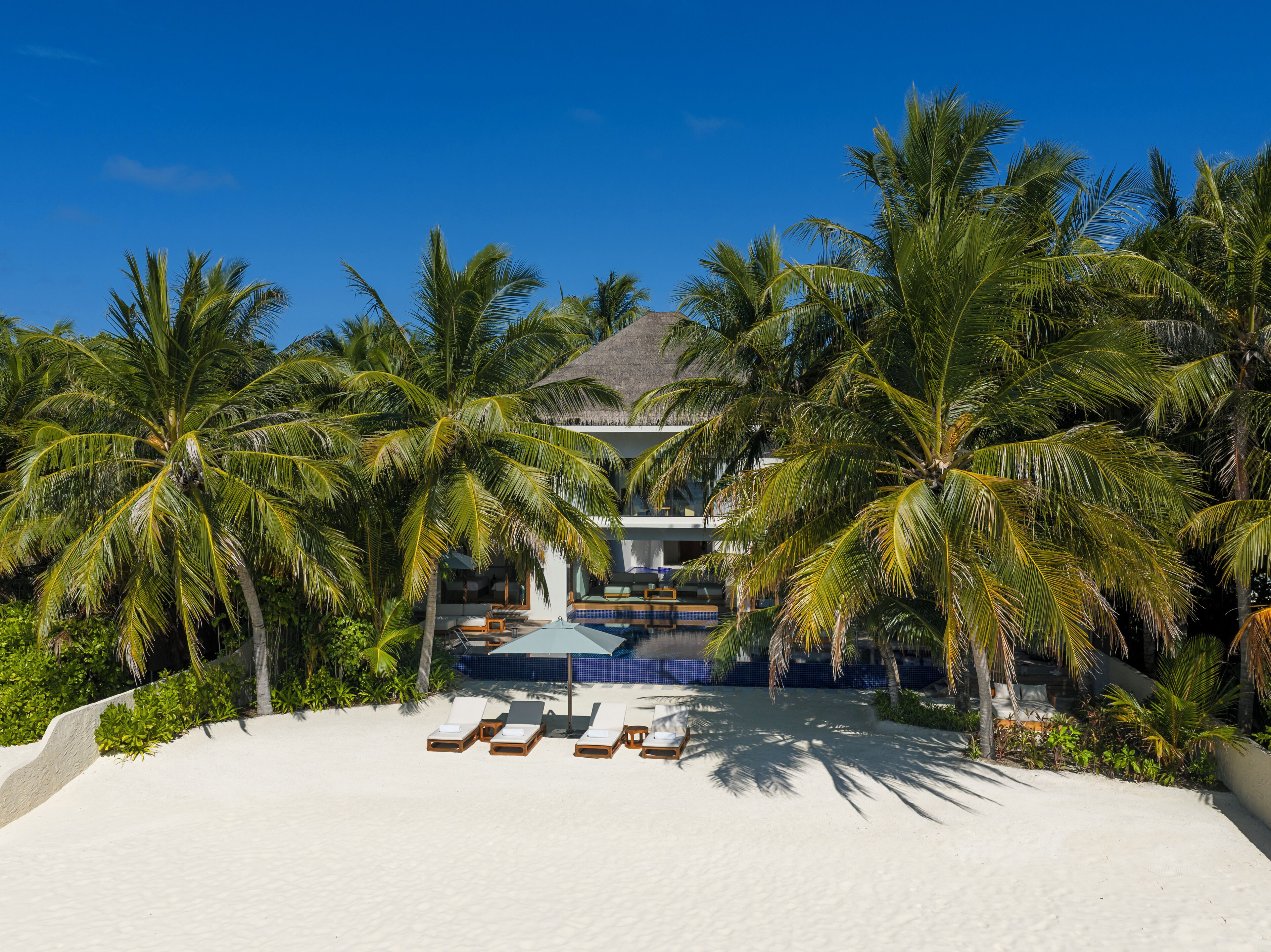 Two Bedroom Beach Pavilion with Pool | 高档床上用品、迷你吧、客房内保险箱、特色装修