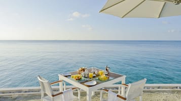 4 restaurantes, se sirven desayunos, comidas y cocina internacional