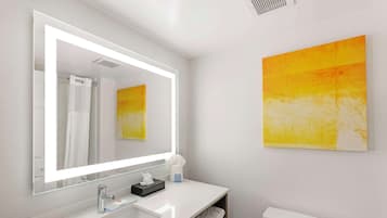Premium bedding, in-room safe, desk, laptop workspace