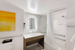 Premium bedding, in-room safe, desk, laptop workspace