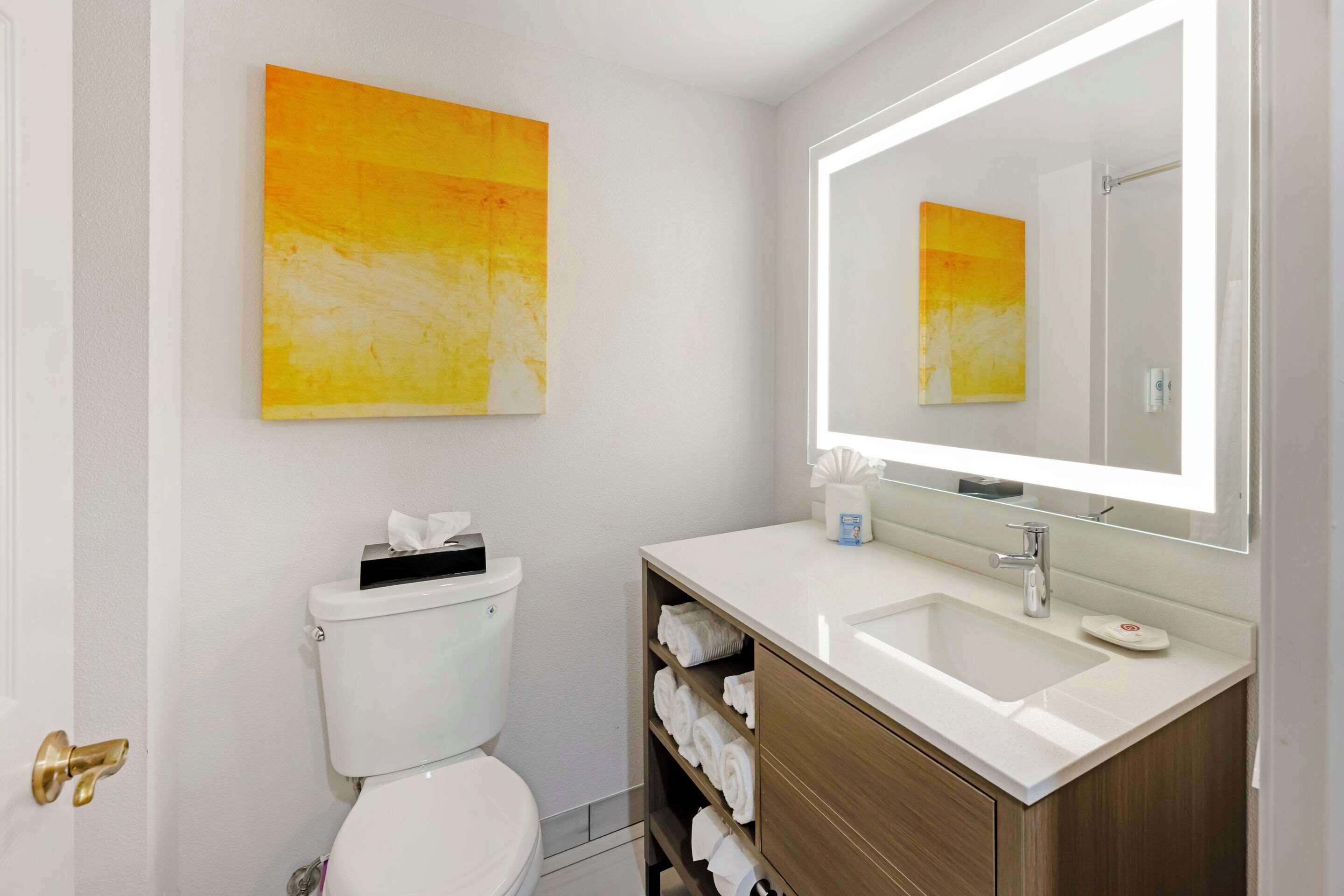 premium bedding, in-room safe, desk, laptop workspace