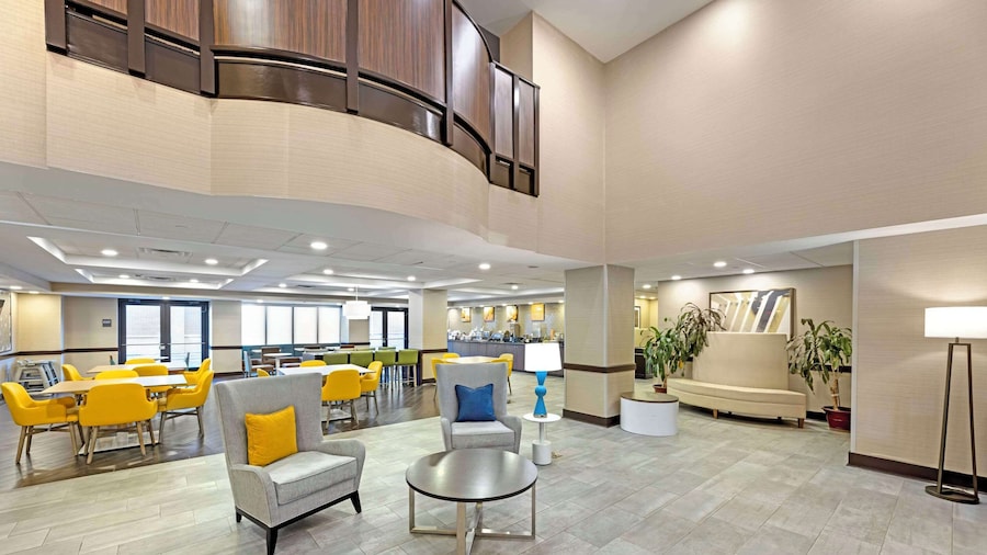 Comfort Inn & Suites Arlington Heights - Schaumburg