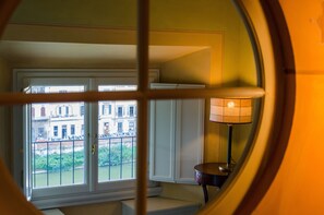 Junior Suite (Library)