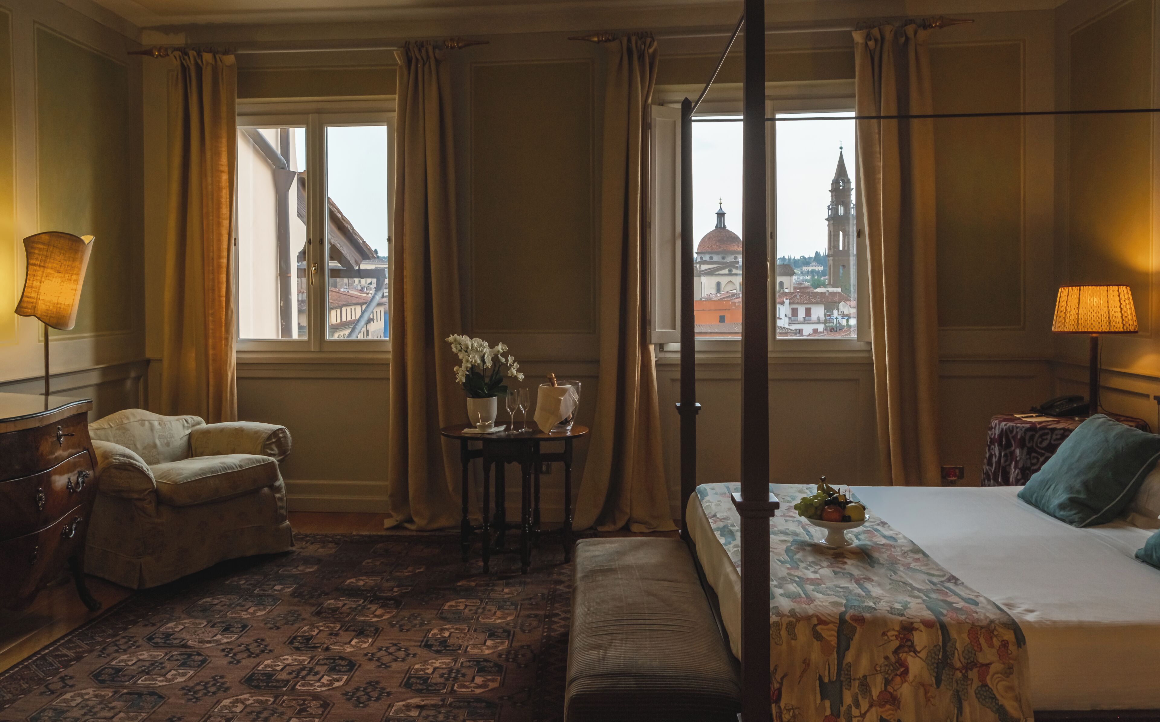 Suite (Renaissance) | Ropa de cama de alta calidad, edredones de plumas, minibar y caja fuerte