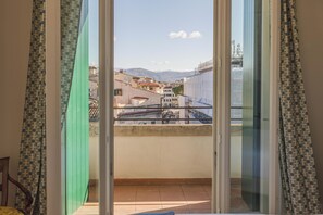 Arco Apartment ( Oriuolo Street 1) | 1 bedroom, premium bedding, down comforters, minibar