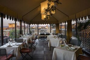 Dinner served, garden views  - Antica Torre di Via Tornabuoni 1 (Florence)