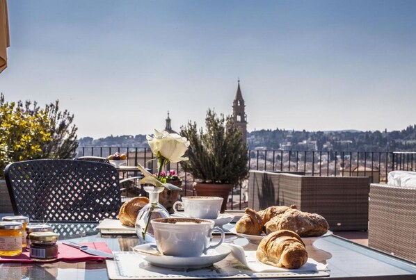 Daily buffet breakfast (EUR 20.00 per person) - Antica Torre di Via Tornabuoni 1 (Florence)