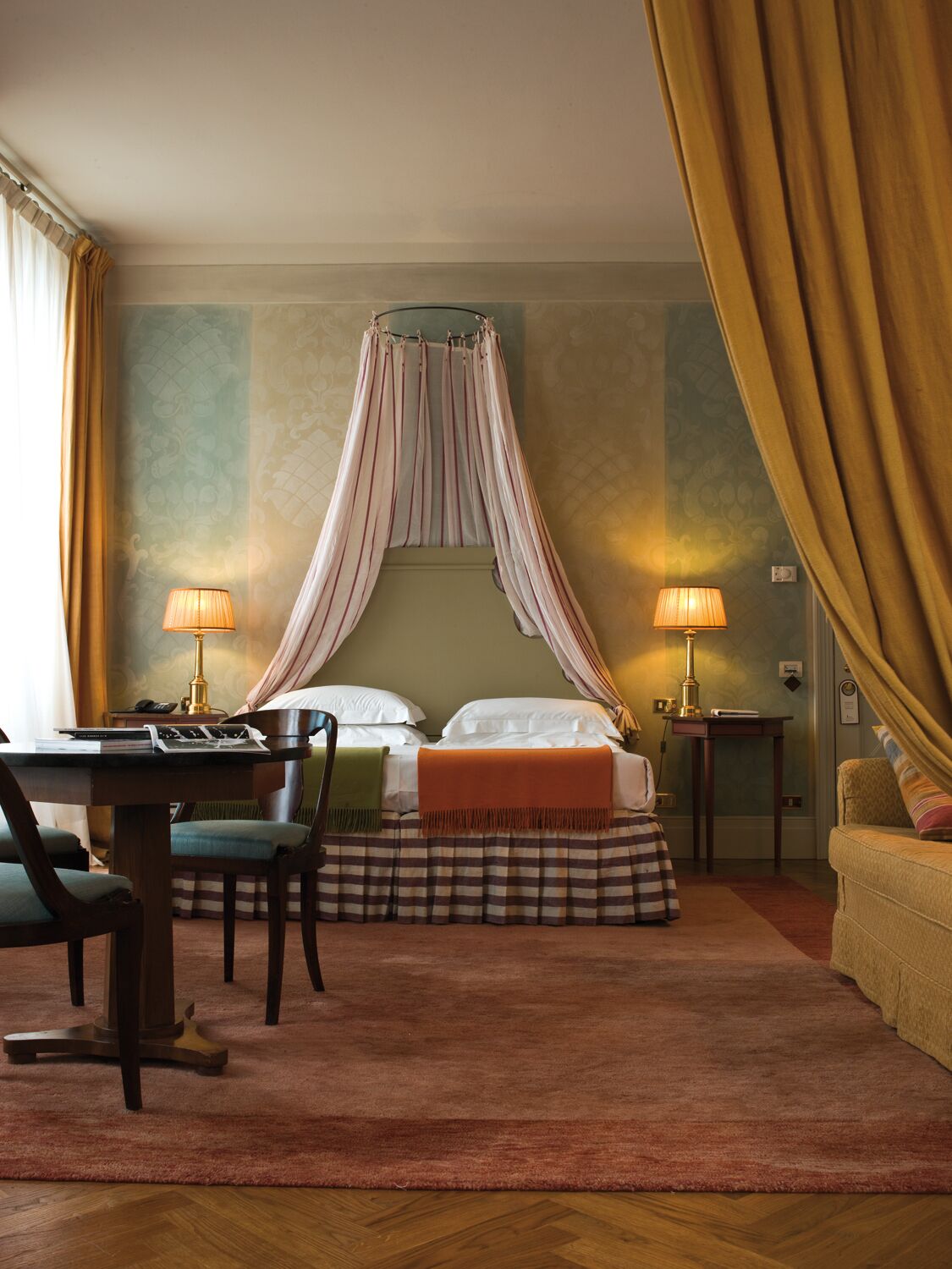 Suite junior (Romantic) | Ropa de cama de alta calidad, edredones de plumas, minibar y caja fuerte