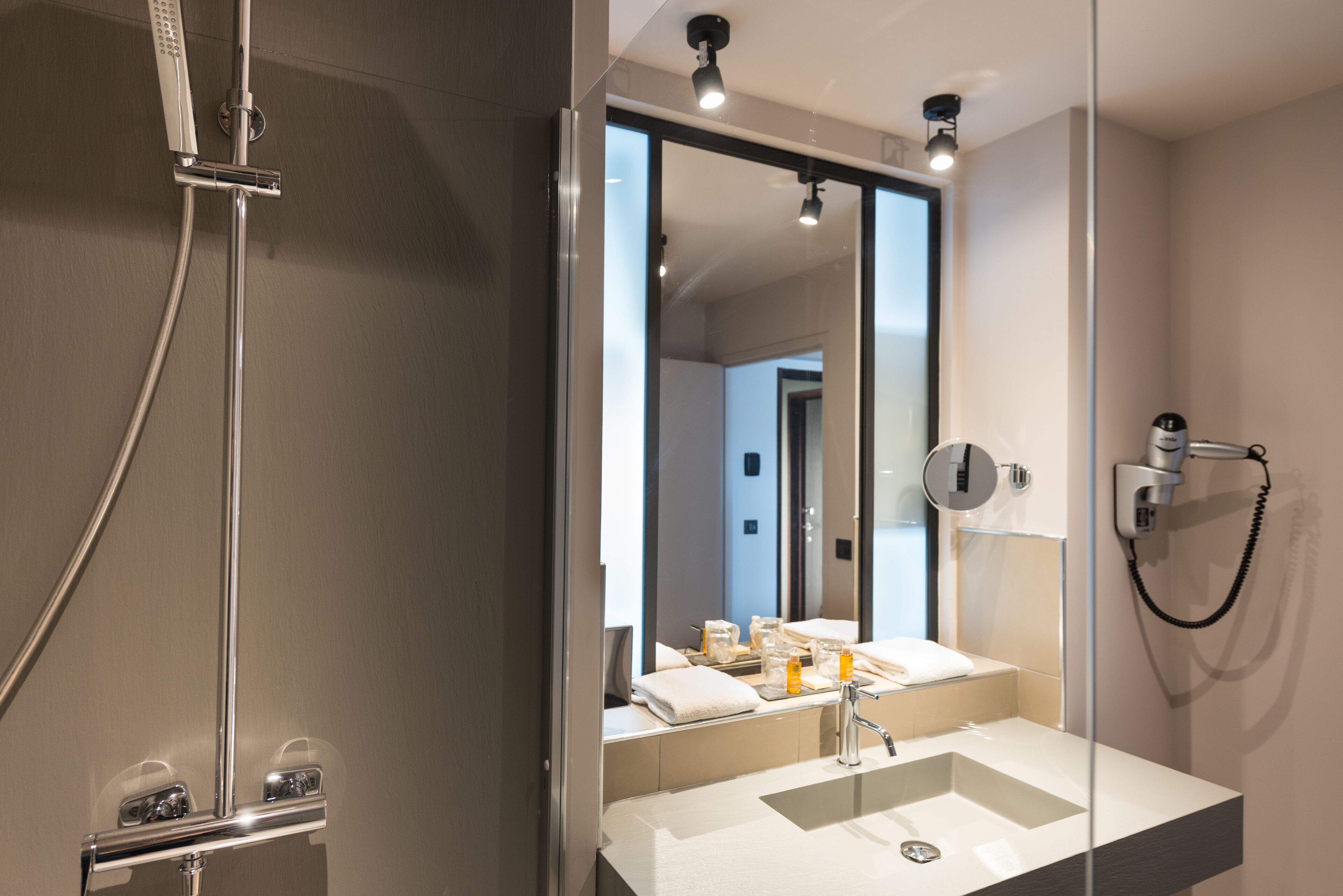 family room (superior) | bathroom | towels