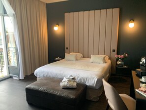 高档床上用品、客房内保险箱、遮光窗帘、隔音