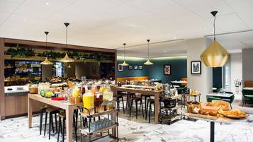 Daily to-go breakfast (GBP 17.95 per person)