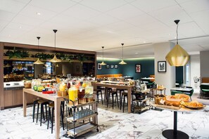 Daily to-go breakfast (GBP 17.95 per person) - Radisson Blu Hotel, Glasgow (Glasgow)