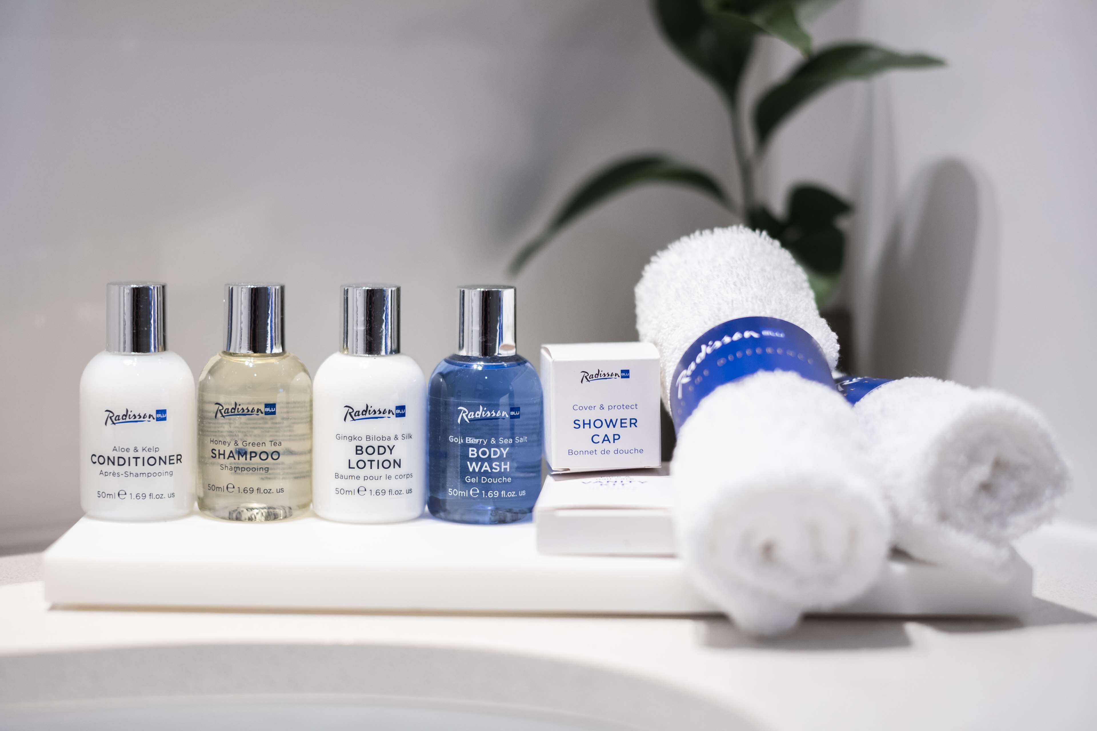 combined shower/bathtub, free toiletries, hair dryer, towels